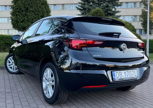 Opel Astra cena 43999 przebieg: 66200, rok produkcji 2017 z Wałbrzych małe 529